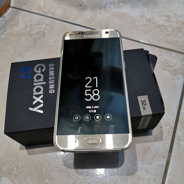 Samsung S7 g930fd flat dual sim ram 4 rom 32 gb gold emas normal ada minus cat Android handphone hp