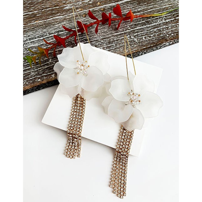 LRC Anting Tusuk Fashion White Alloy Resin Flower-studded Tassel Earrings F80702