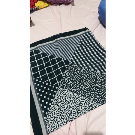 deenay prelove hitam putih