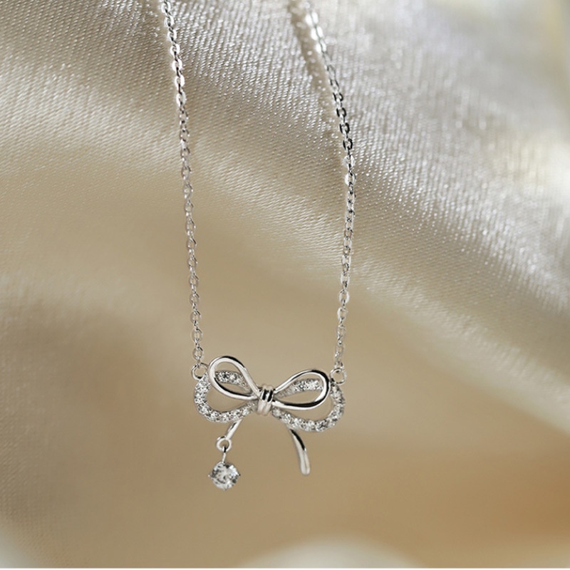 Kalung Desain Pita Aksen Berlian Gaya Retro Untuk Wanita