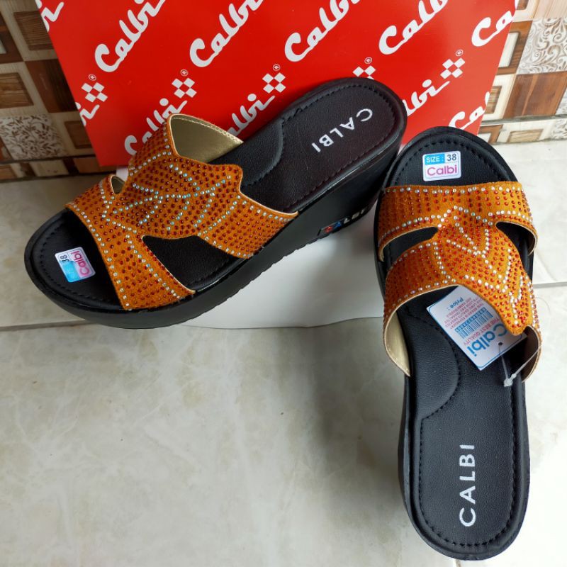 SANDAL WEDGES CALBI BAN 2 DAUN MUTIARA