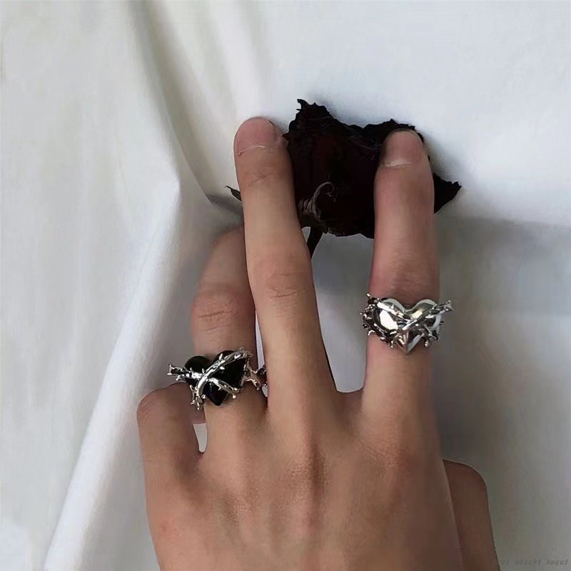 Cincin Model Terbuka Bentuk Hati Gaya Punk Gothic Vintage Untuk Wanita