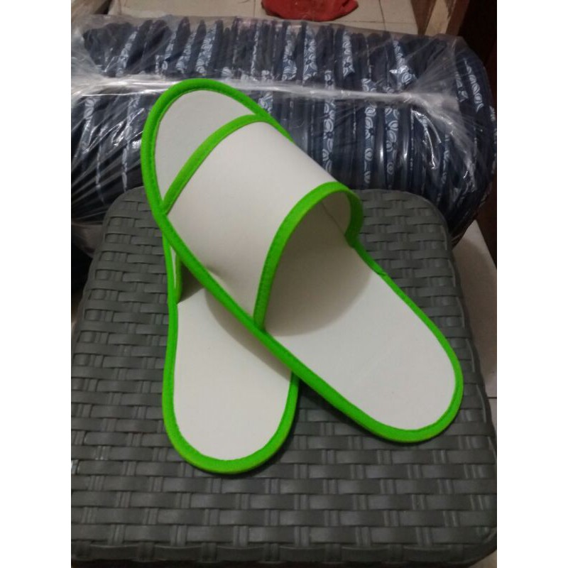 sandal lantai/hotel bahan sepon 4 ml / list hijau muda