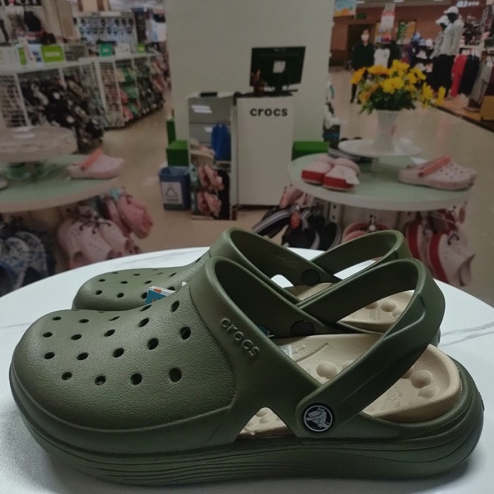 Crocs Reviva Clog Sendal Pantai Pria Cowok Karet Sandal Rumah Sakit