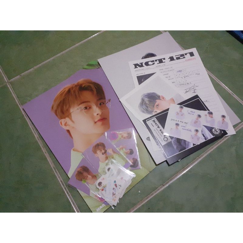 Season greeting nct 2021 mark benefit wd