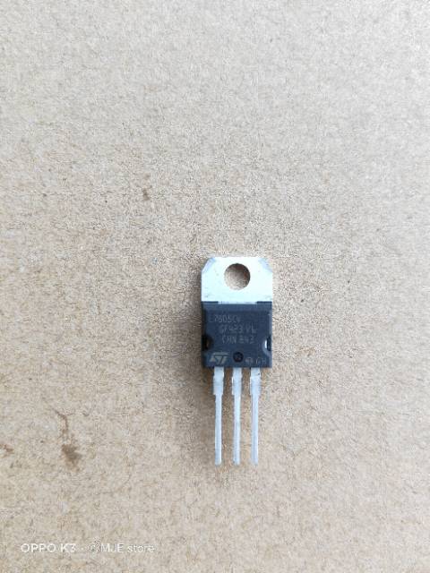 IC L7805 7806 7808 7809 7812 7815 7912 7915  Baca keterangan