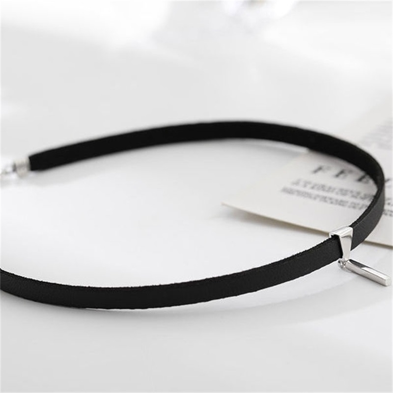 Kalung choker Rantai Klavikula Bahan Kulit Warna Hitam Desain Datar