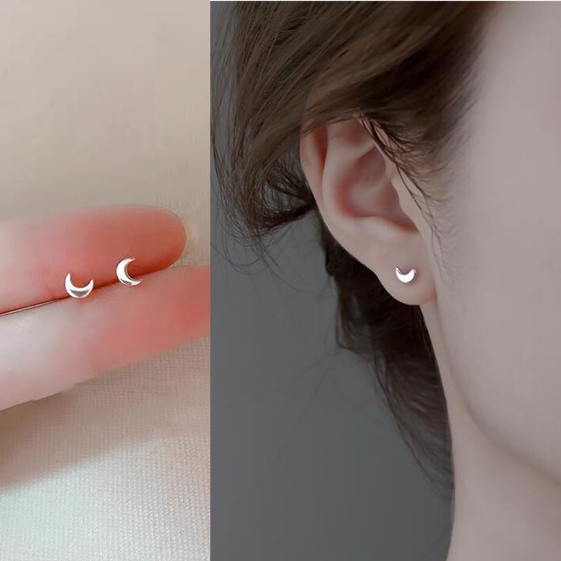 1 Pasang Anting Stud Desain Bulan Bintang Bahan S925 Silver Anti Alergi Untuk Aksesoris Pelajar