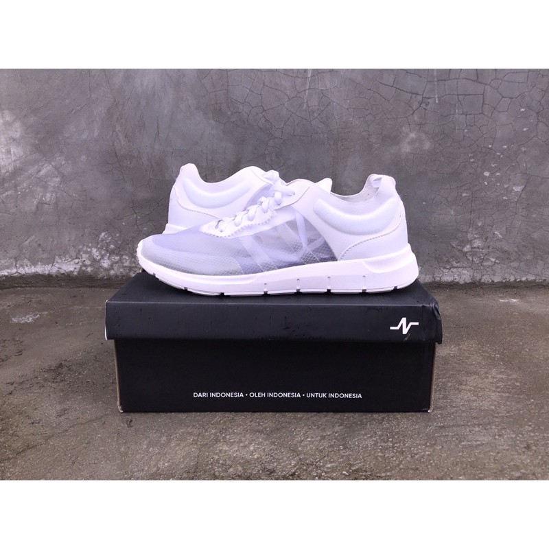 Sepatu Nah Project x Axe Monotranslucent Clear White size 44 VNDS | not Converse Compass Vans