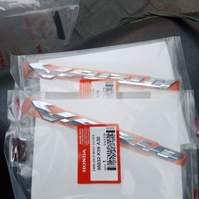 Emblem timbul 3D honda vario 150/ 125 led 2014-2017 original  1 set kanan kiri