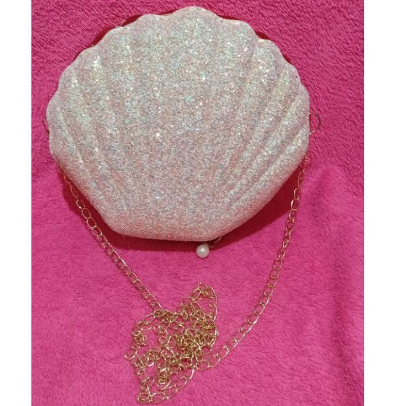 tas wanita bentuk kerang rantai panjang selempang bahu second bekas pakai