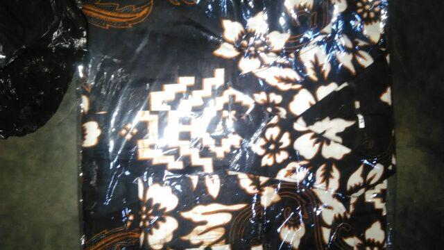 Kemeja Batik Pria Lengan Panjang Motif Ahy