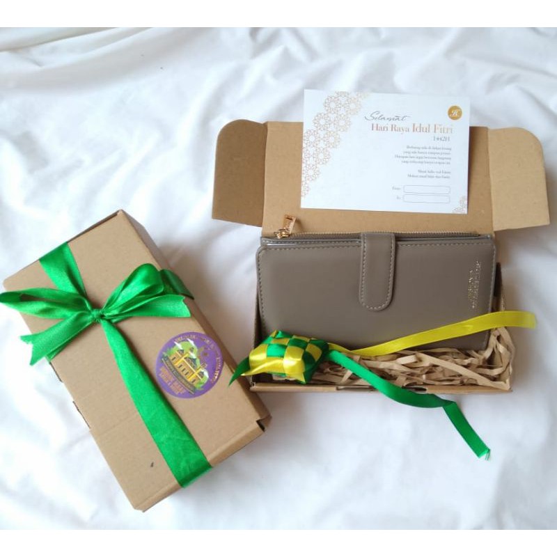 Hampers Lebaran idul fitri isi dompet aira parcel