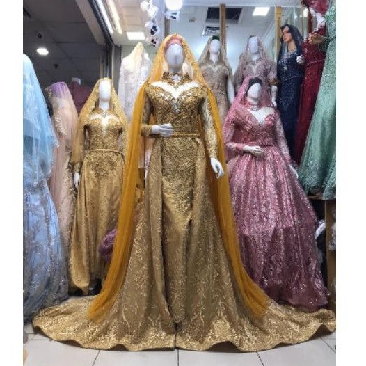 Gaun pengantin span ekor gold