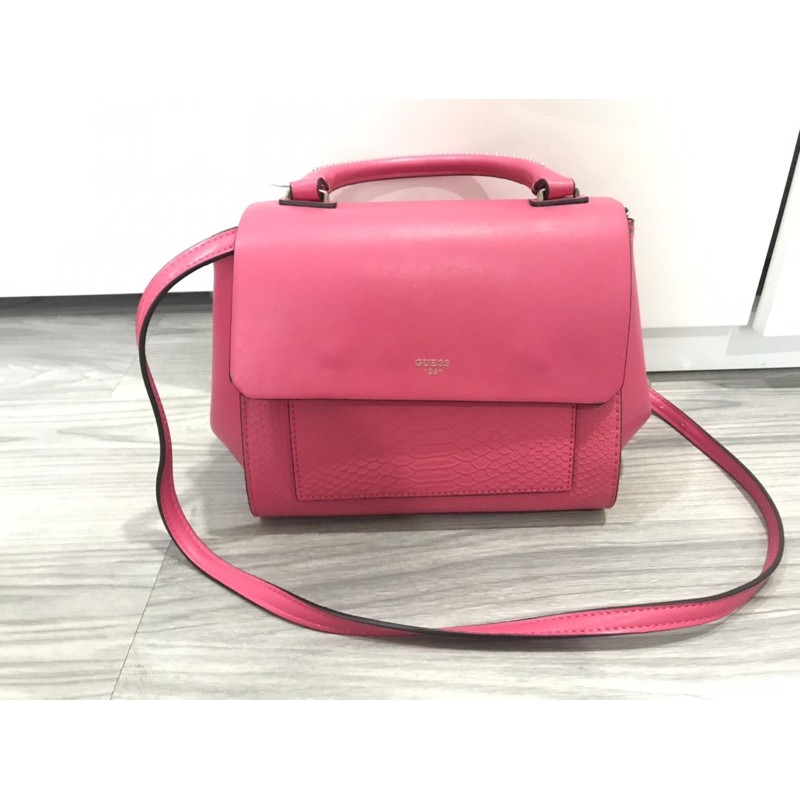 Preloved Tas Wanita / Women Bag Guess Original Hot Pink
