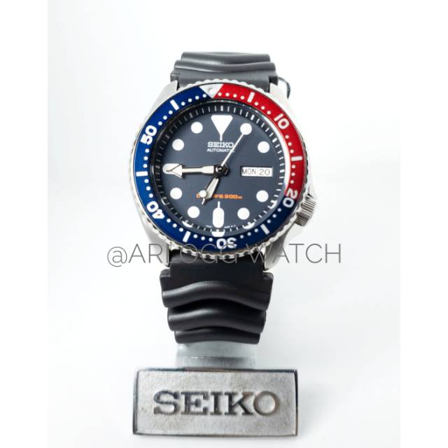Jam Tangan Seiko SKX009K1 Automatic 21 Jewels Blue Dial Divers 200M