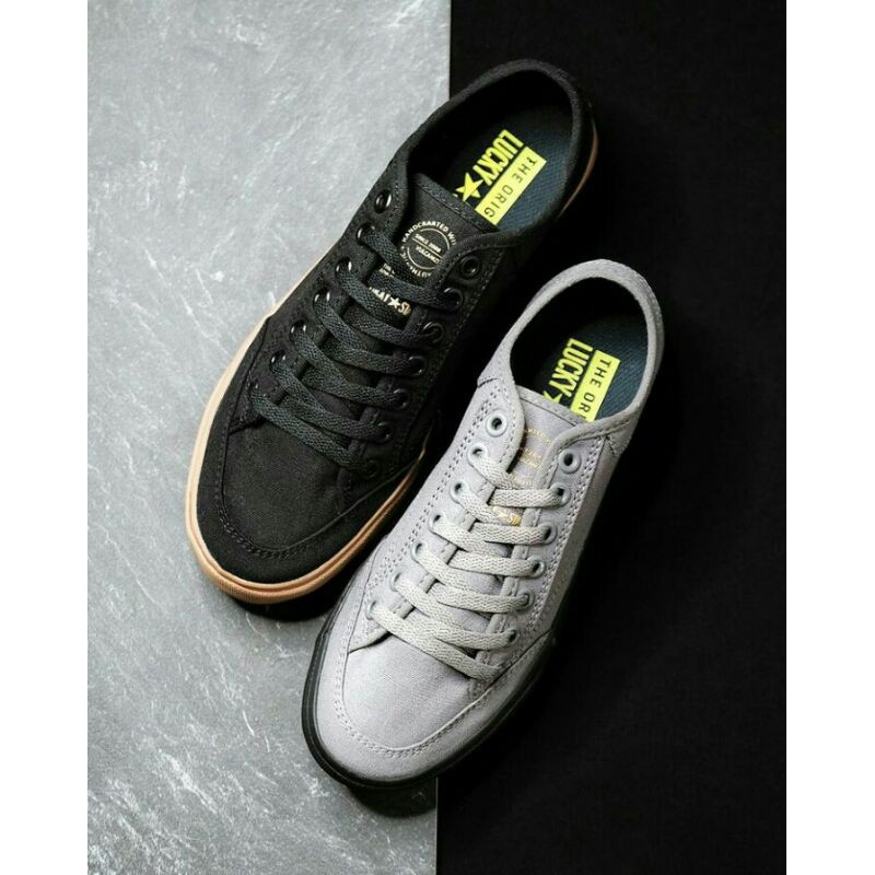 Cuci Gudang Sepatu Lucky Star