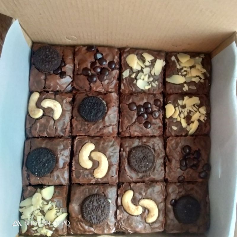 

fudgy brownies 4 toping