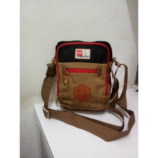 Tas selempang Rei Woodland ORI plus Raincover