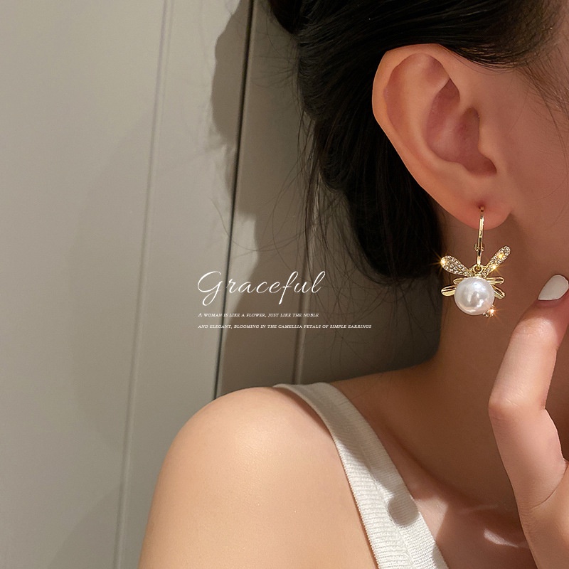 Anting Mutiara Bunga Tiga Daun Aksesoris Wanita Korea