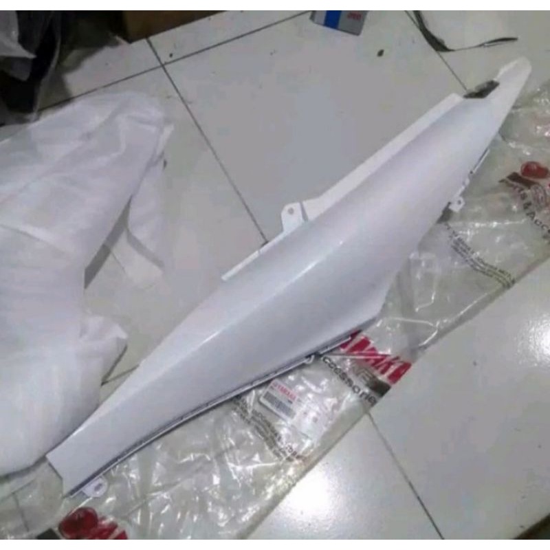 body samping kiri yamaha jupiter z1 putih original yamaha ygp
