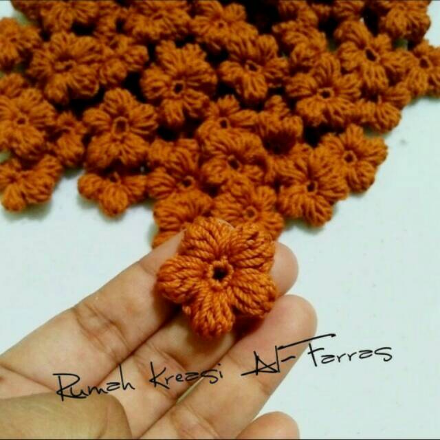 Aplikasi bunga rajut polyester mini gembul per lusin