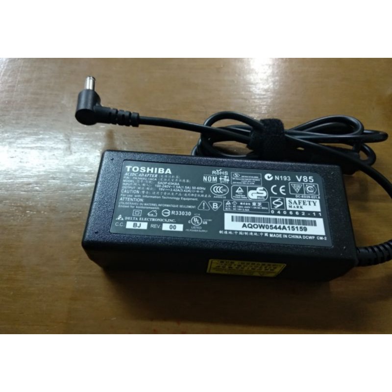 adaptor laptop toshiba berkuwalitas