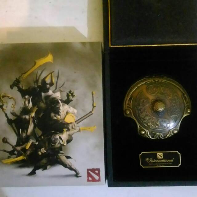 Dota 2 Aegis Shield edisi 2015 (very rare)