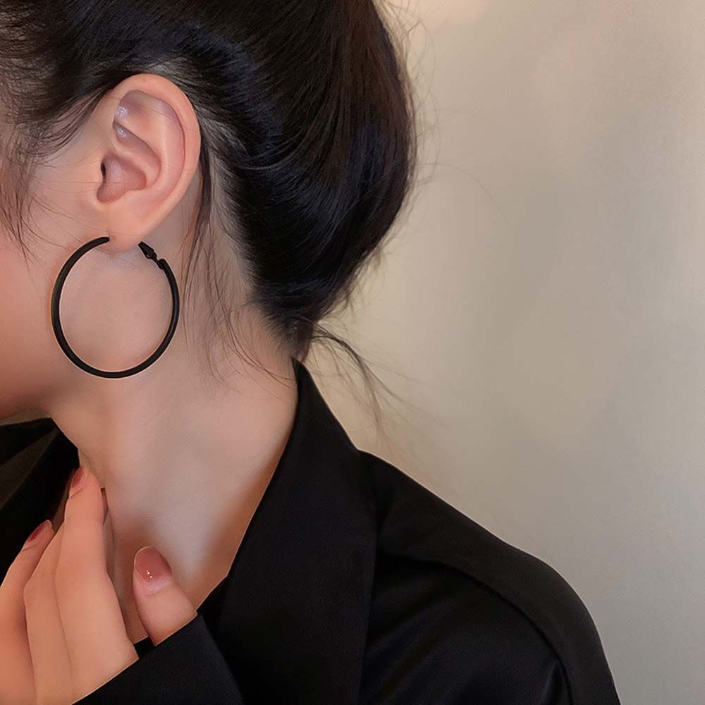 Anting Hoop Bentuk Lingkaran Besar Warna Hitam Frosted Gaya Korea Untuk Wanita