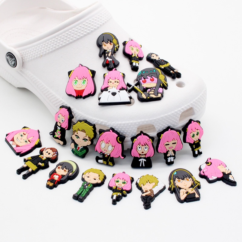 Crocs Pin 1pcs Jibbitz Karakter Anime Kartun rumah bermain mata-mata shoe charms diy Dapat dilepas sandal decorate accessories Hadiah aksesoris sepatu anak-anak yang lucu