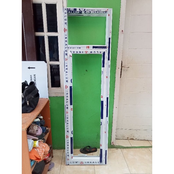 JENDELA ALMUNIUM DAN KACA MATI DI ATAS NYA JENDELA JUNGKIT JENDELA CASEMENT JENDELA