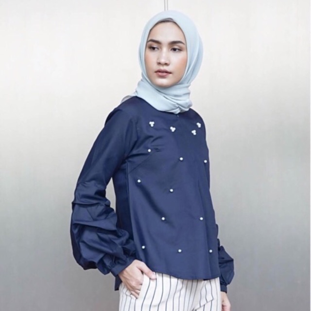 luna blouse wearing klamby