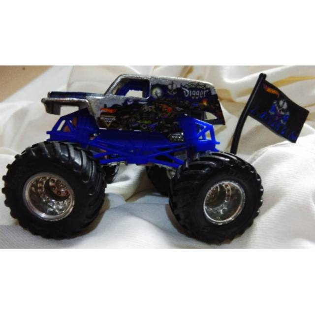 Monster jam hot wheels second
