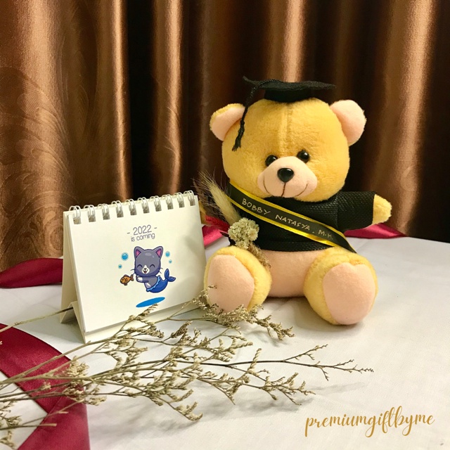 TAMBAHAN BONEKA MINI LUCU GRADUATION DOLL BIRTHDAY Kado Ultah Hadiah Pernikahan Gift Paket Wisuda Ulang Tahun Tunangan Kelahiran Hampers Premium Murah Unik Estetik Aesthetic Sahabat Pacar Istri Bayi Anak