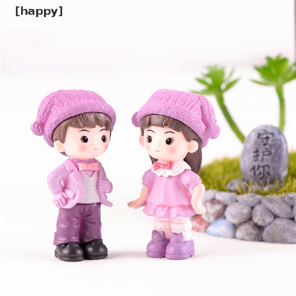 Miniatur Pasangan Dengan Topi Bahan Resin Untuk Dekorasi Taman