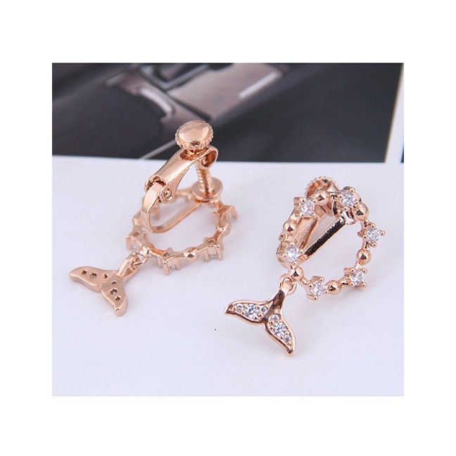 LRC Anting Tusuk Fashion Gold Copper Micro-inlaid Zircon Fish Tail Ear Clip A58665