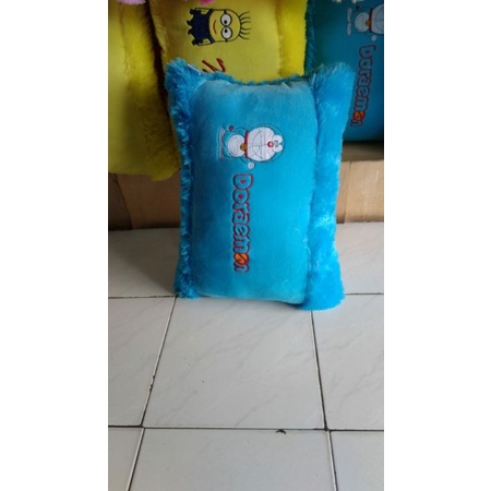 bantal doraemon