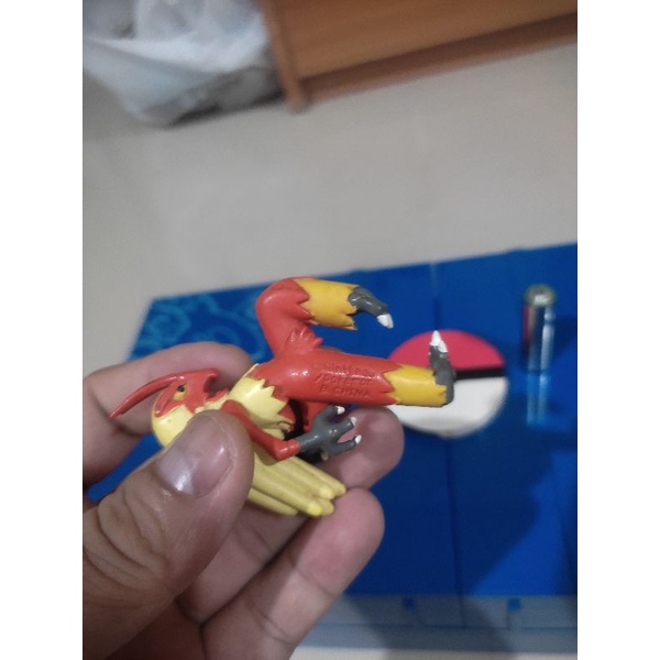 figure tomy pokemon blaziken