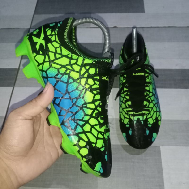 sepatu bola second bekas original