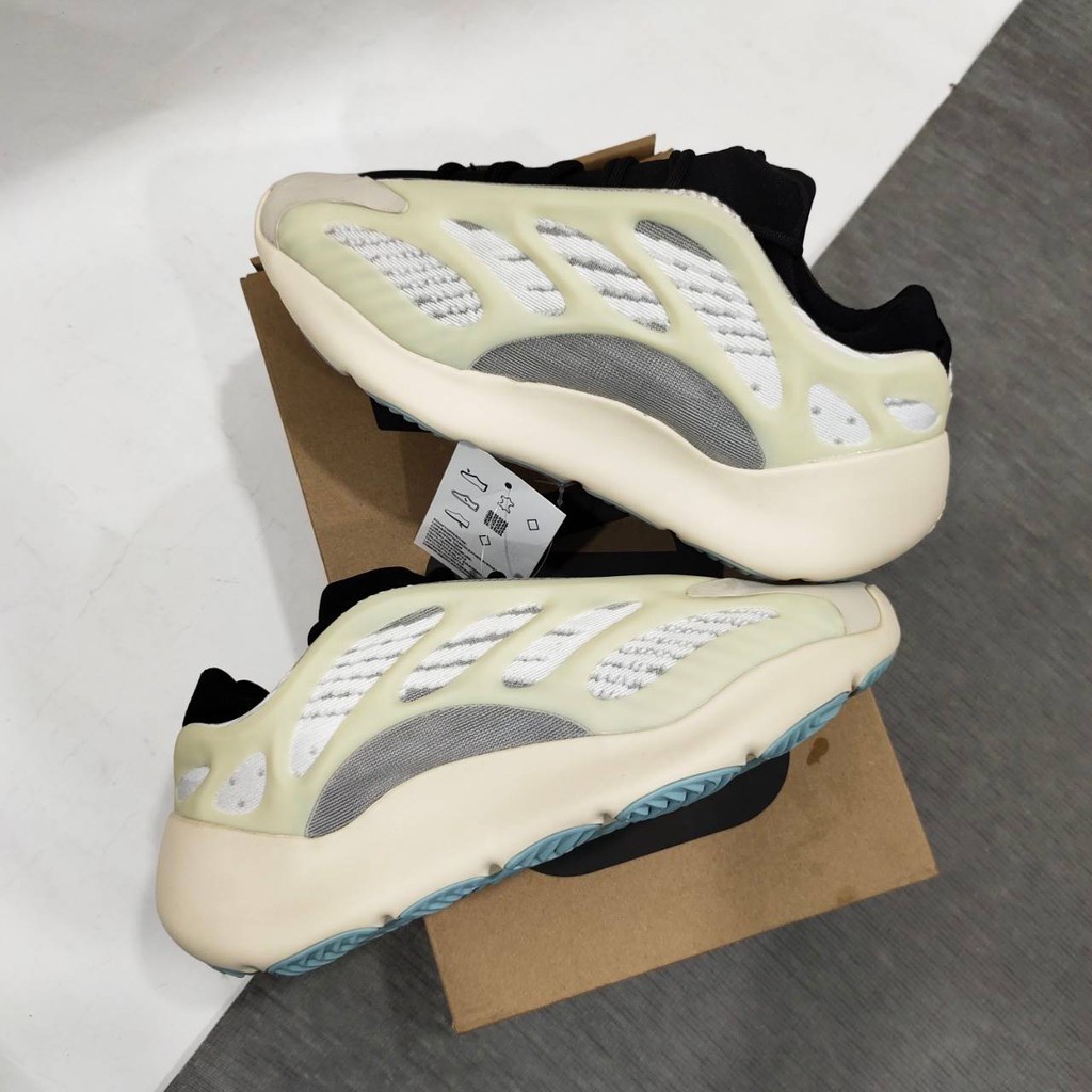 yeezy 700 tan