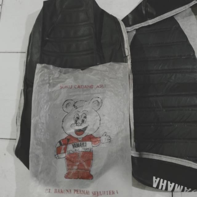 Tutup sadel kulit jok Yamaha V80 ori