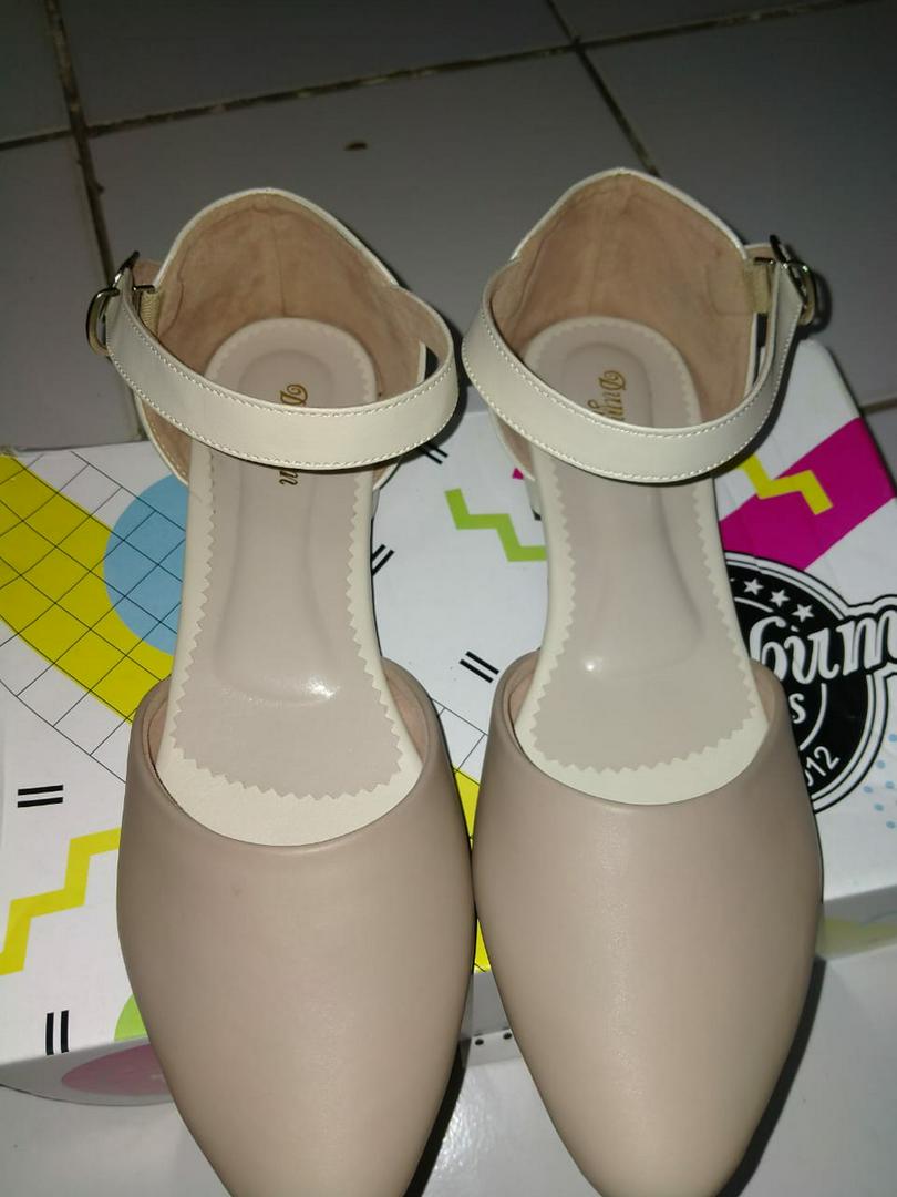 Sepatu Big Size Wanita (kode: Monnaqueen Cream / Black)