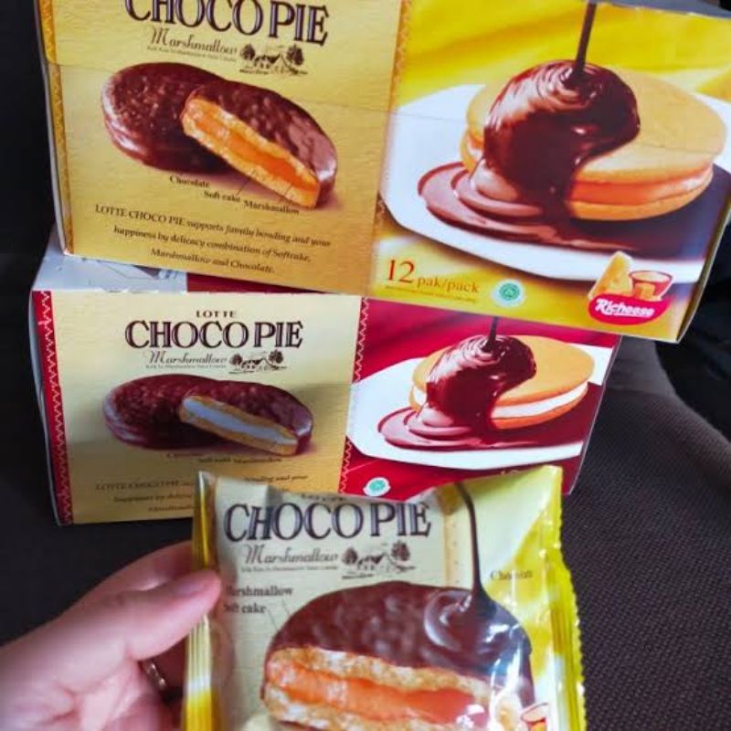 

Lotte chocopie marshmellow rasa coklat dan keju 1box isi 12pcs x 28g