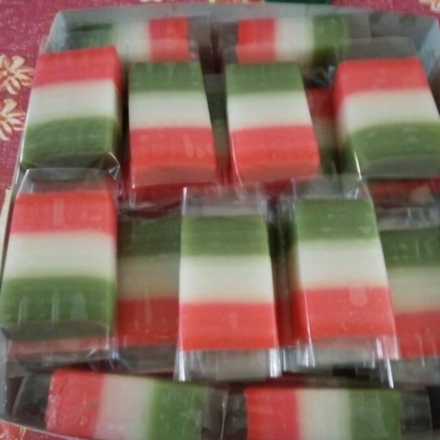 

Lapis beras khas betawi