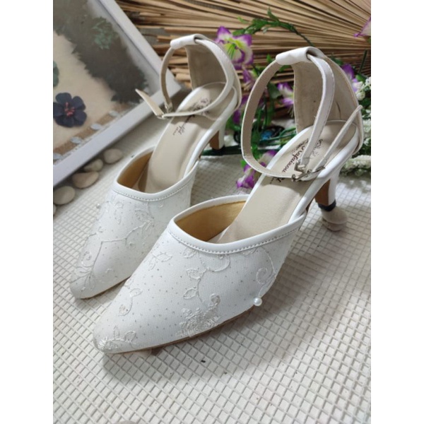 sepatu rafaizoutfit putih tali Monika 5cm.lancip