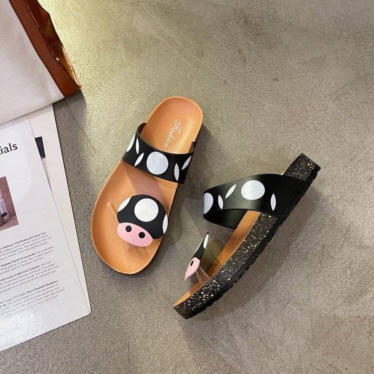 IDEALIFESHOES SANDAL JEPIT WANITA MOTIF MUSHROOM WARNA HITAM BAHAN PVC KUALITAS PREMIUM IMPORT KOREA STYLE LALISA