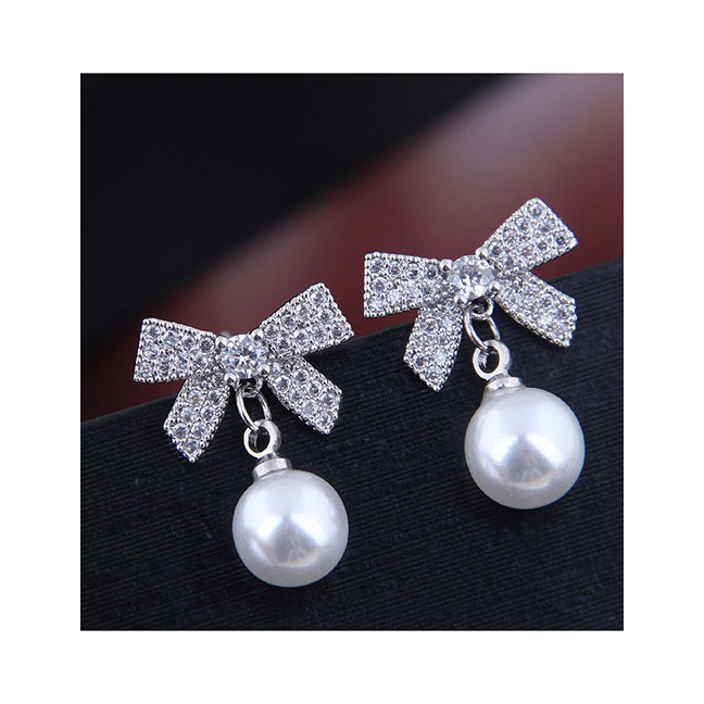 LRC Anting Tusuk Fashion Silver Flash Diamond Bow Stud Earrings A59337