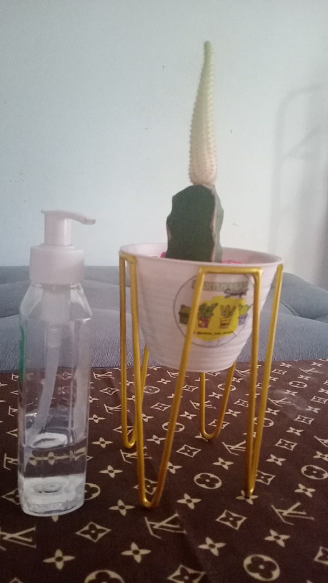 Standing Planter Meja Modern Harmonia Kaki Empat Gold/hitam/putih