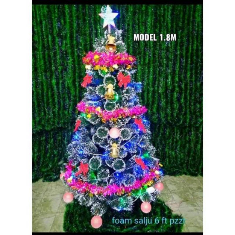 Pohon natal 1.2m Komplit seperti gambar asesorisnya,(pohonnya model 1.8)bintang dipucuk lampu, lampu motif (salib,salju dll bisa request,