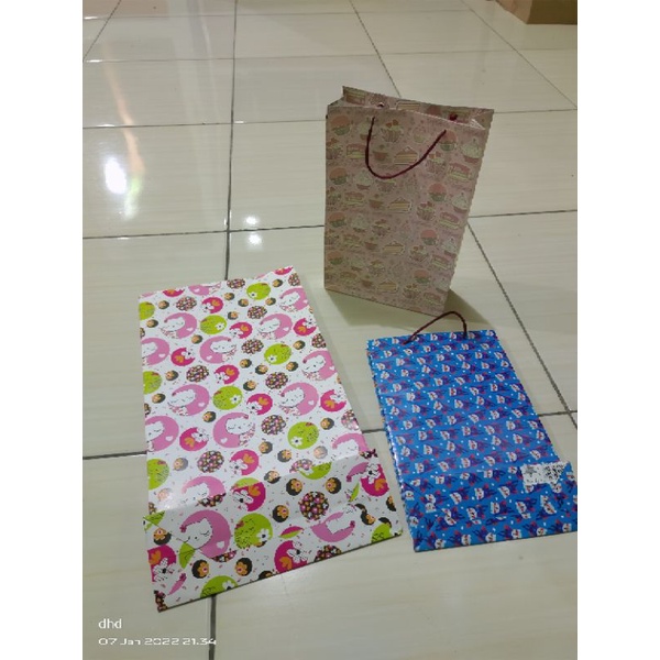 

Tas Kado/ paper bag / Kertas Kado Instan /Tas Souvenir per pak